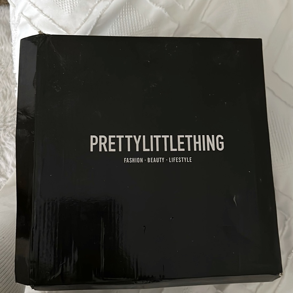 PRETTY LITTLE THING